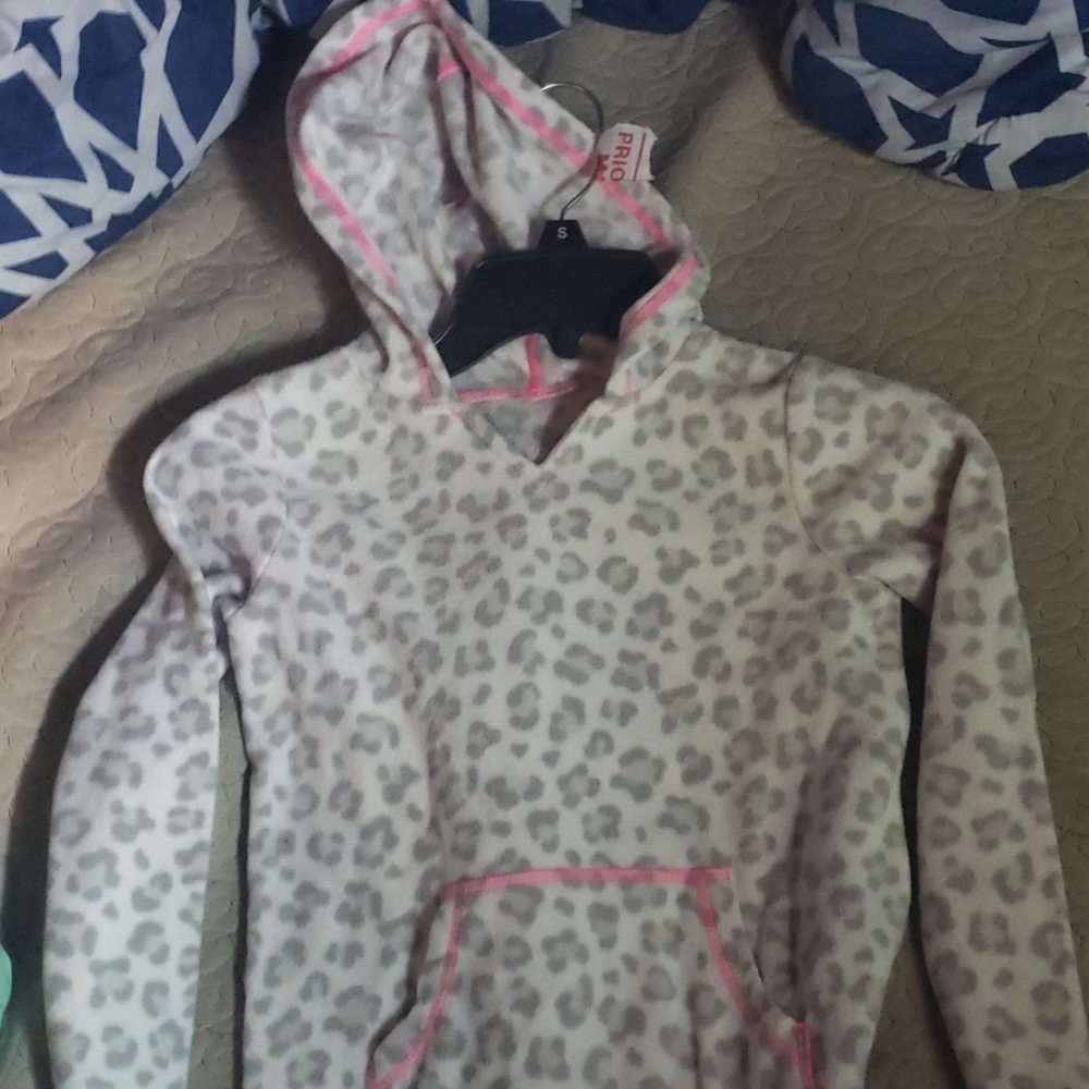 Girls light weight pullover sweater